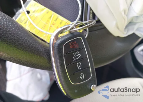 2017 Hyundai Santa Fe Sport 2.4L z USA, uszkodzony, nr VIN 5NMZT3LBXHH020491